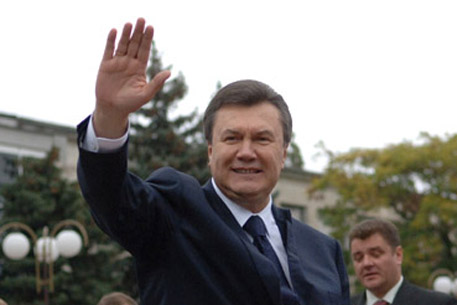 Глава крымской милиции проверит диплом Януковича