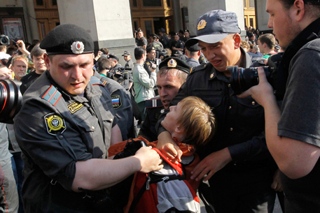 Задержанный во время митинга в Москве объявил сухую голодовку