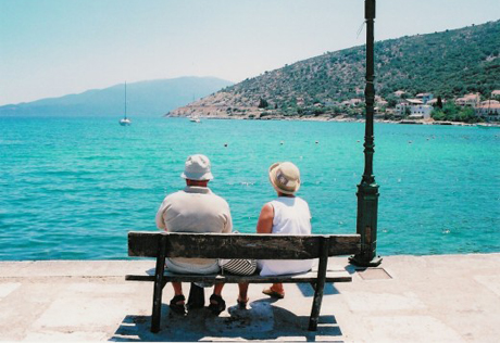 Пенсионный возраст испанцев повысили до 67 лет