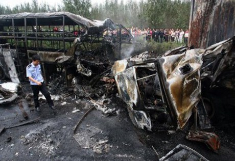 В автобусной аварии в Китае погибли 26 человек