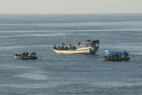 Канадский фрегат задержал две пиратские лодки