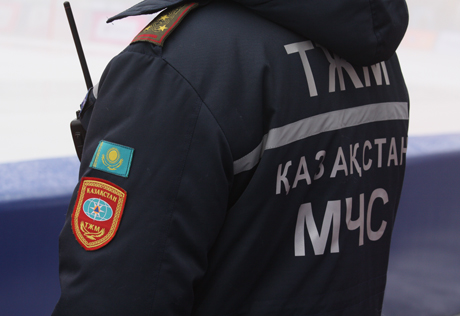 В Западном Казахстане из снежного плена спасли дальнобойщиков из Турции