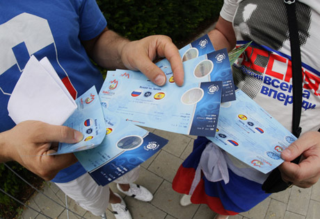 Вице-премьер России Сергей Иванов предложил продавать билеты на футбол по паспортам