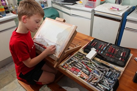 Картины семилетнего художника-гения распродали за 14 минут