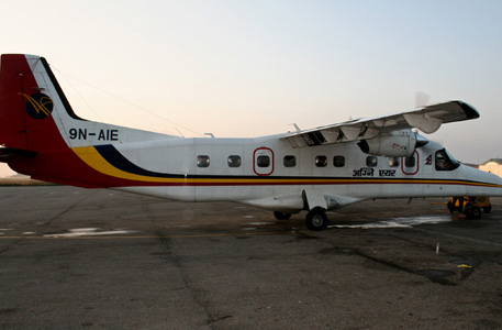 В Индонезии самолет с 16 пассажирами исчез с экрана радаров