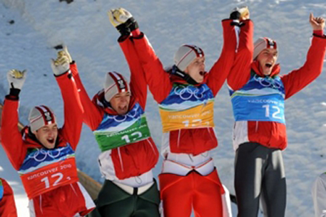 Австрийцы взяли золото в командных прыжках с трамплина