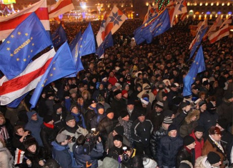 Оппозиционеров оттеснили от дома правительства в Минске