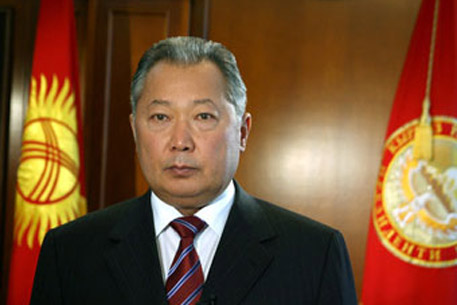 Бакиев отказался уходить с поста президента Киргизии