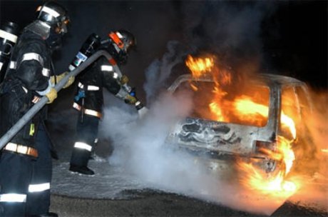 Новый год во Франции встретили сожжением машин