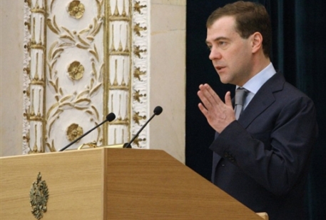 Медведев поручил МВД расследовать ДТП с машиной "Лукойла"