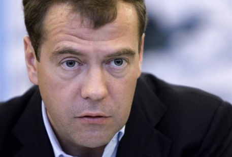 Медведев поручил расследовать взрыв в Пятигорске