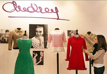 Коллекцию платьев Одри Хепберн продали за 440 тысяч долларов