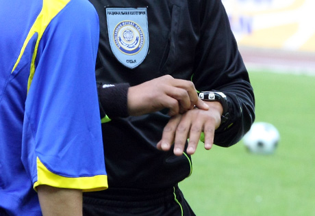 В Казахстане 20 футбольных арбитров допущены к судейству  в международных  матчах
