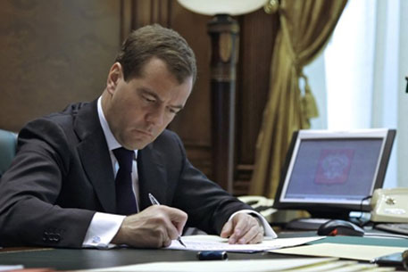 Медведев подписал закон о штрафах для энергетиков