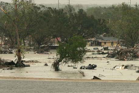 Число жертв наводнения на юге США возросло до 15 человек