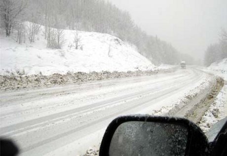 Из-за снегопада перекрыли ряд автодорог на Астану