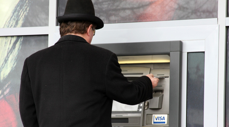 На 1 декабря 2010 года банки РК выпустили 8,6 миллиона платежных карт