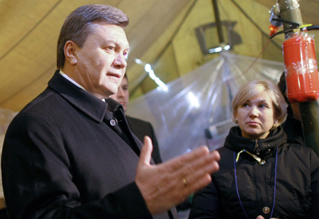 Врачи рекомендовали Януковичу воздержаться от долгих прогулок