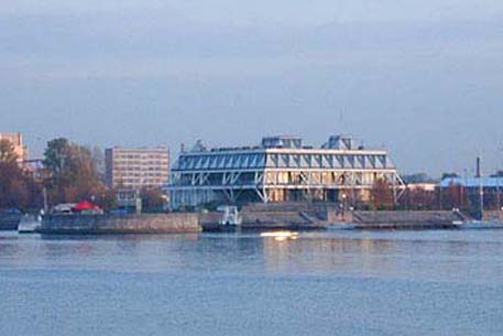 Загорелась заправка яхт-клуба в Санкт-Петербурге