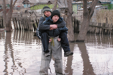 На востоке Казахстана из-за паводков эвакуировали 6,4 тысячи человек