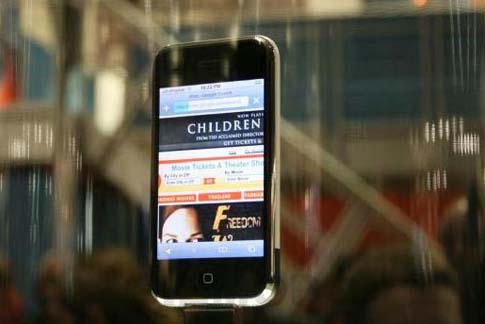 China Unicom продал в Китае 100 тысяч iPhone