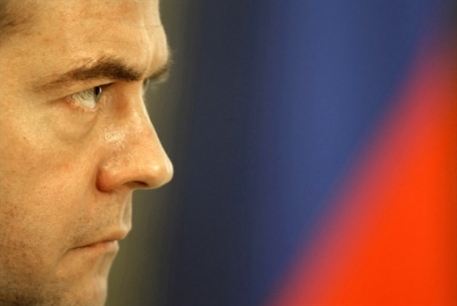 Медведев поручил разработать программу развития судостроения