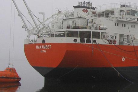 Власти Нигерии освободили казахстанский танкер "Махамбет"