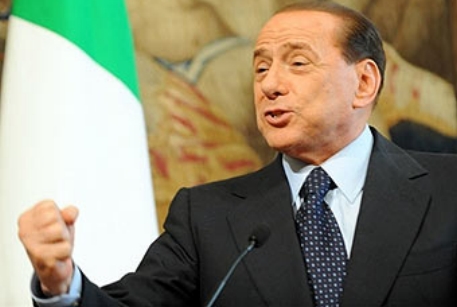 Сильвио Берлускони защитил модель от журналистов