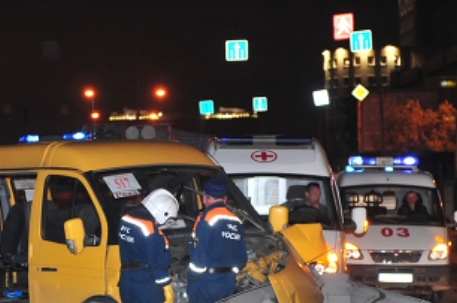 На юге Москвы BMW сбил двоих пешеходов