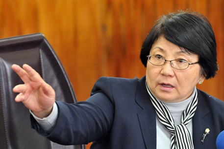 Отунбаева подписала декрет о национализации "АзияУниверсалБанка"