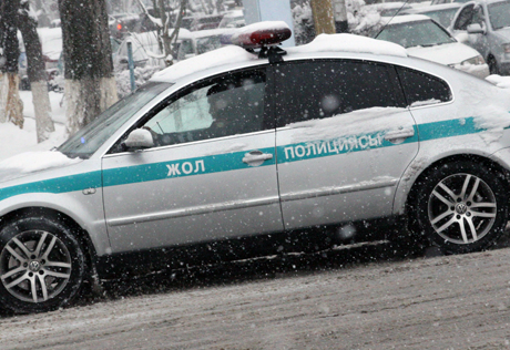 Полицейские начали патрулировать трассу Алматы-Ташкент с воздуха