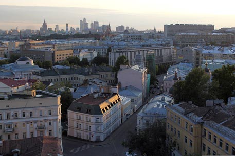 Лужков приостановил застройку исторического района Москвы