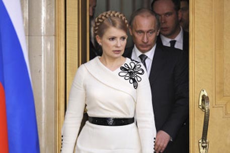 Сторонники Ющенко назвали Тимошенко "девочкой сопровождения"