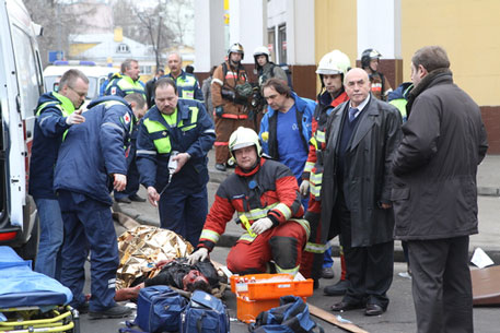 Опознали еще двоих погибших при взрывах в московском метро