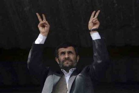 Рядом с кортежем Ахмадинеджада взорвали самодельную петарду