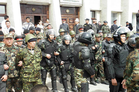 Мятежники взяли под контроль киргизские населенные пункты