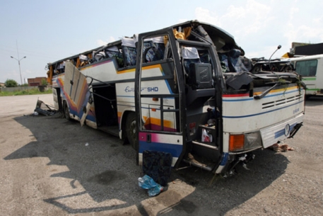 Автобус в Туве опрокинулся из-за заснувшего водителя