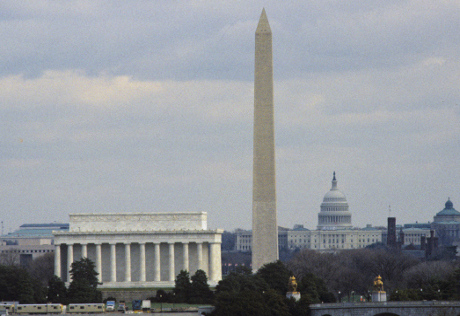 Монумент Вашингтона треснул при землетрясении в США