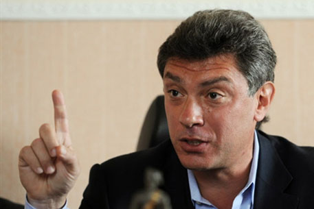 Немцов выиграл суд у прокремлевского движения "Наши"