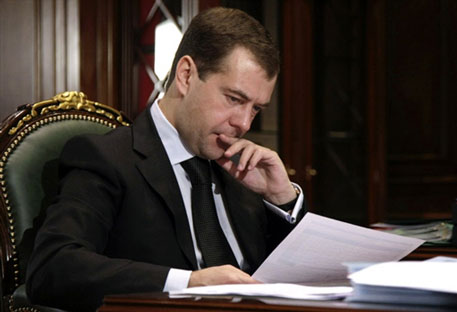Медведев призвал увеличить число грантов для студентов из СНГ