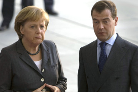 Меркель и Медведева обвинили в сговоре против Киева 