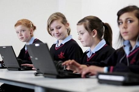 Британская школа предоставила каждому ученику по ноутбуку