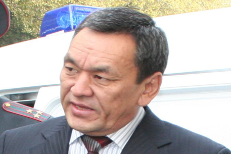 Родственники главы МВД Киргизии перекрыли трассу Бишкек-Ош