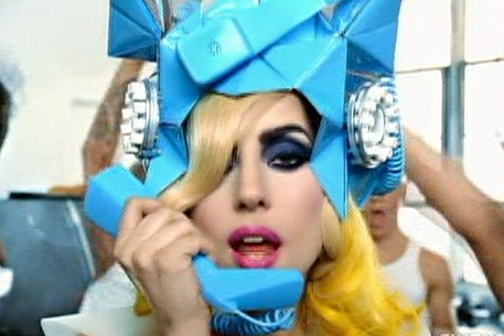 Lady Gaga стала лидером британского хит-парада