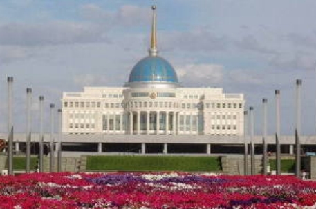 Назарбаев утвердил закон о продлении перехода на ИИН