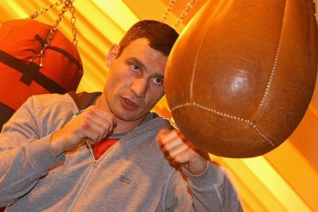 Виталий Кличко сразится с американцем Крисом Арреола