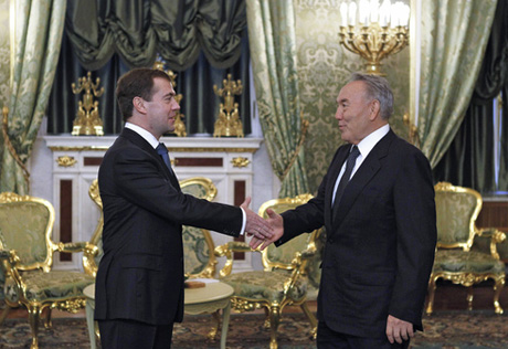 Медведев поздравил Назарбаева с Днем Независимости РК