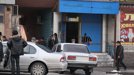 ФОТО: В центре Алматы произошла перестрелка