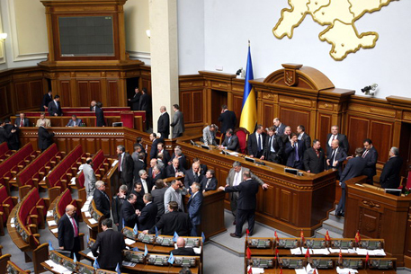 Блок Юлии Тимошенко заблокировал президиум Рады