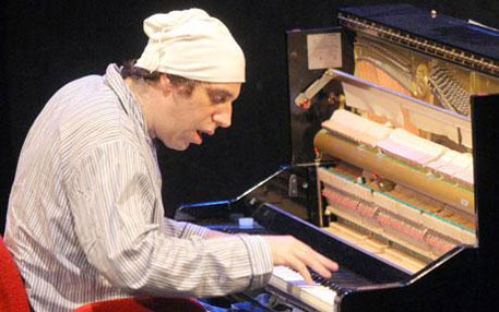 Пианист поставил рекорд 27-часовым концертом 